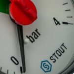 STOUT SIM-0007 Манометр аксиальный с указателем предела. Корпус Dn 50 мм 1/4″, 0…4 бар, кл.2.5 — фото 4
